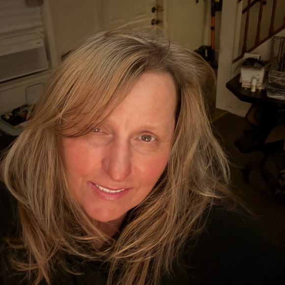 Meet your Posher, April - Picture 1 of 1